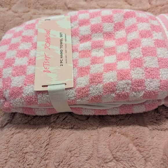 New Betsey Johnson Pink and White Checkered Hand Towel Set NWT - Picture 4 of 7